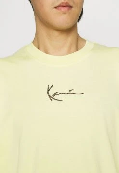 Karl Kani UNISEX SMALL SIGNATURE TEE - T-Shirt Print - Light Yellow 6 Karl Kani UNISEX SMALL SIGNATURE TEE - T-Shirt Print - Light Yellow -Outlet KARL KANI Store 4109135c25014aaa90a4f0f418834f05