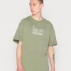 Karl Kani SIGNATURE TEE UNISEX - T-Shirt Print - Military Green -Outlet KARL KANI Store 43d88e2bf9964dde8f671aecfd731db2