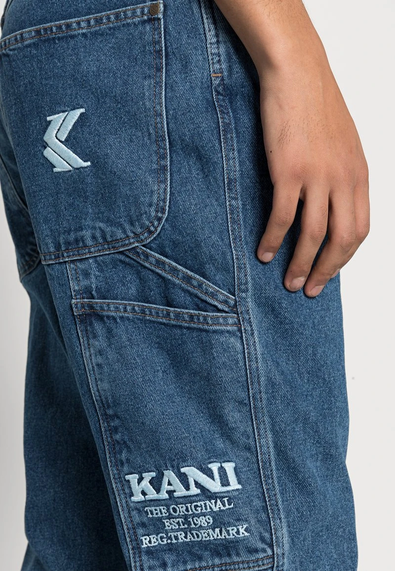 RETRO WORKWEAR - Jeans Tapered Fit - dark indigo Karl Kani RETRO WORKWEAR - Jeans Tapered Fit - Dark Indigo, Herren -Outlet KARL KANI Store 457e218461054fa983de47c35f23b367