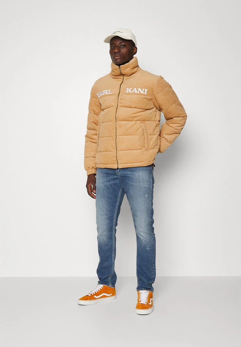 UNISEX - Winterjacke - sand Karl Kani UNISEX - Winterjacke - Sand -Outlet KARL KANI Store 46913794e634404b94d5c1250448ae40
