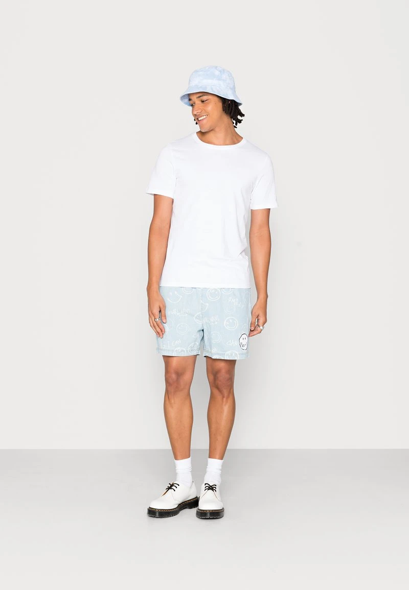 KARL KANI X SMILEY® SIGNATURE RESORT - Shorts - Bleached Blue, Herren 4 KARL KANI X SMILEY® SIGNATURE RESORT - Shorts - Bleached Blue, Herren – Bild 2
