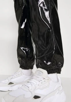 Karl Kani SIGNATURE GLOSSY PANTS - Stoffhose - Black, Damen -Outlet KARL KANI Store 4adf35d20a574935a6a068ebb9ceb3c8