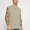 Karl Kani SMALL SIGNATURE WASHED TEE - T-Shirt Print - Dark Green, Herren 2 Karl Kani SMALL SIGNATURE WASHED TEE - T-Shirt Print - Dark Green, Herren -Outlet KARL KANI Store 4d4cc3a828e946daadf1c0b61e01ed9c
