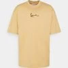 Karl Kani SMALL SIGNATURE ESSENTIAL TEE UNISEX - T-Shirt Print - Light Brown 1 Karl Kani SMALL SIGNATURE ESSENTIAL TEE UNISEX - T-Shirt Print - Light Brown -Outlet KARL KANI Store 4d543d4f5502499a8403ff1844bfea60