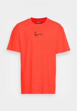 Karl Kani UNISEX SMALL SIGNATURE ESSENTIAL TEE - T-Shirt Basic - Red 5 Karl Kani UNISEX SMALL SIGNATURE ESSENTIAL TEE - T-Shirt Basic - Red -Outlet KARL KANI Store 4e70823c4cdc442ba1491f6b4526111d