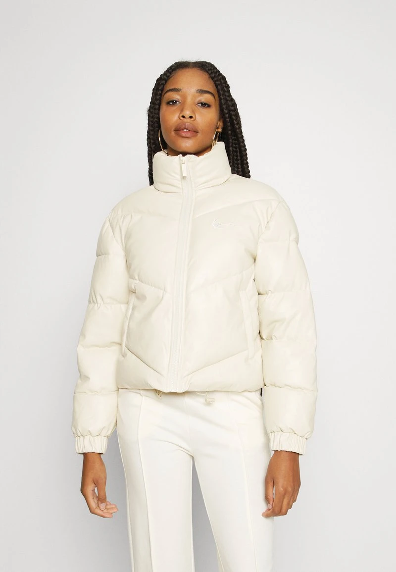 CHEST SIGNATURE PUFFER JACKET - Winterjacke - light sand Karl Kani CHEST SIGNATURE PUFFER JACKET - Winterjacke - Light Sand, Damen -Outlet KARL KANI Store 5289bf3dff1647c49e931b799a29424e