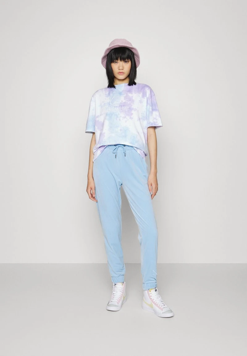 Karl Kani SIGNATURE TIE DYE TEE - T-Shirt Print - Lilac/light Blue/white, Damen 4 Karl Kani SIGNATURE TIE DYE TEE - T-Shirt Print - Lilac/light Blue/white, Damen – Bild 2