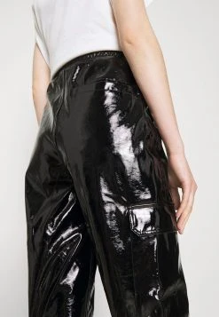 Karl Kani SIGNATURE GLOSSY PANTS - Stoffhose - Black, Damen -Outlet KARL KANI Store 54d11ad6e4a847539485d42f1c41e0b6