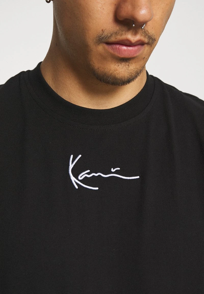 SMALL SIGNATURE TEE - T-Shirt basic - black Karl Kani SMALL SIGNATURE TEE - T-Shirt Basic - Black, Herren -Outlet KARL KANI Store 55ff3c78a4d24283abea0aa8c643b9ca