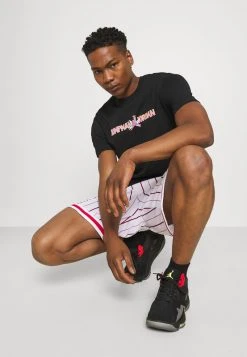 Karl Kani SMALL SIGNATURE PINSTRIPE - Shorts - White, Herren 5 Karl Kani SMALL SIGNATURE PINSTRIPE - Shorts - White, Herren -Outlet KARL KANI Store 5662f823fc8a4ef7b600ade522aa5b2e