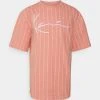 Karl Kani SIGNATURE LOGO PINSTRIPE TEE UNISEX - T-Shirt Print - Rose -Outlet KARL KANI Store 5ac84914e34845f5b6b1c536d3720326
