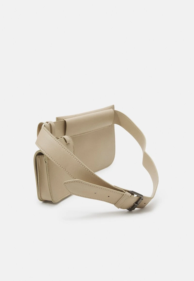 SIGNATURE MULTIPOCKET UNISEX - Gürteltasche - cream Karl Kani SIGNATURE MULTIPOCKET UNISEX - Gürteltasche - Cream -Outlet KARL KANI Store 5d25a09f92034cdba71d731d236c5003