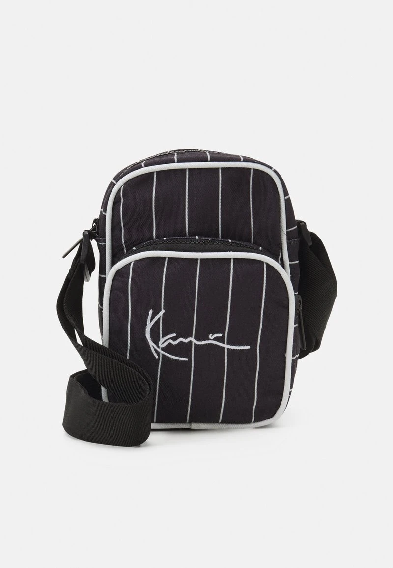 Karl Kani SIGNATURE PINSTRIPE MESSENGER BAG UNISEX - Umhängetasche - Black 3 Karl Kani SIGNATURE PINSTRIPE MESSENGER BAG UNISEX - Umhängetasche - Black