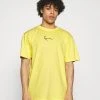 Karl Kani SMALL SIGNATURE WASHED TEE UNISEX - T-Shirt Print - Light Yellow -Outlet KARL KANI Store 5e4698953df44c48893c14b68e3e1db7