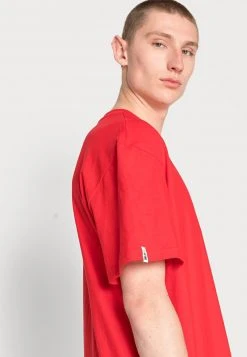KARL KANI X SMILEY® SMALL SIGNATURE TEE UNISEX - T-Shirt Basic - Red -Outlet KARL KANI Store 5ee5e3226f604db5a003e7a664787a79
