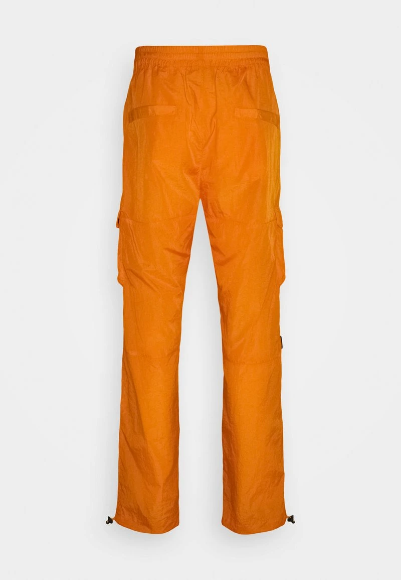 SIGNATURE CRINCLE PANTS UNISEX - Cargohose - orange Karl Kani SIGNATURE CRINCLE PANTS UNISEX - Cargohose - Orange -Outlet KARL KANI Store 60b11e8477064ca1838aa4be07d6ca9b