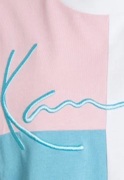 Karl Kani SIGNATURE BLOCK TEE - T-Shirt Print - Light Blue, Damen -Outlet KARL KANI Store 6230c3b323304fb9a0565a4e3099a862