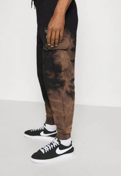 Karl Kani SMALL SIGNATURE BLEACHED UNISEX - Jogginghose - Black 5 Karl Kani SMALL SIGNATURE BLEACHED UNISEX - Jogginghose - Black -Outlet KARL KANI Store 62b392221a7f473eaf3f4ae48fca293e