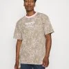 Karl Kani UNISEX RETRO PAISLEY TEE - T-Shirt Print - Rose 2 Karl Kani UNISEX RETRO PAISLEY TEE - T-Shirt Print - Rose -Outlet KARL KANI Store 638f9ab992fb49d4a9027b69a61132ea