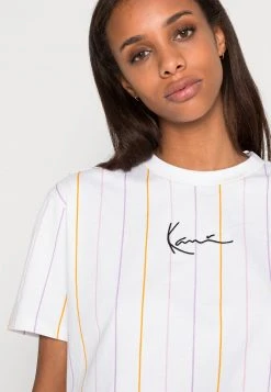 Karl Kani SMALL SIGNATURE CROP TEE - T-Shirt Print - Multicolor, Damen 6 Karl Kani SMALL SIGNATURE CROP TEE - T-Shirt Print - Multicolor, Damen -Outlet KARL KANI Store 639ea84b35ba4fd3b9e2254552aec34f