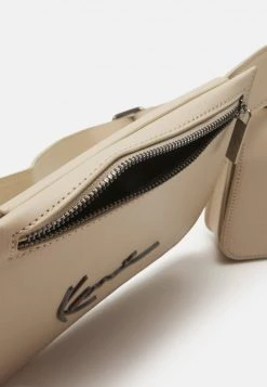 Karl Kani SIGNATURE MULTIPOCKET UNISEX - Gürteltasche - Cream 5 Karl Kani SIGNATURE MULTIPOCKET UNISEX - Gürteltasche - Cream -Outlet KARL KANI Store 686184e740ed437aab43794b58768c42