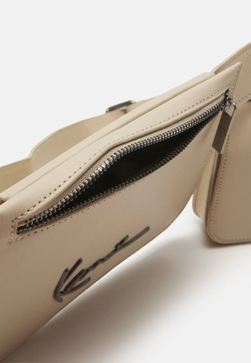 SIGNATURE MULTIPOCKET UNISEX - Gürteltasche - cream Karl Kani SIGNATURE MULTIPOCKET UNISEX - Gürteltasche - Cream -Outlet KARL KANI Store 686184e740ed437aab43794b58768c42