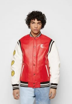 KARL KANI X SMILEY® COLLEGE JACKET - Kunstlederjacke - Red, Herren 4 KARL KANI X SMILEY® COLLEGE JACKET - Kunstlederjacke - Red, Herren -Outlet KARL KANI Store 689e88f822854b82bfdc53e30329d871