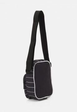 Karl Kani SIGNATURE PINSTRIPE MESSENGER BAG UNISEX - Umhängetasche - Black 7 Karl Kani SIGNATURE PINSTRIPE MESSENGER BAG UNISEX - Umhängetasche - Black -Outlet KARL KANI Store 6a27043ec71843a1a3a6ca117b8f2c55