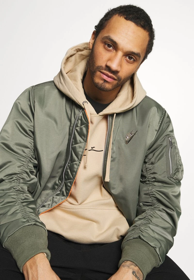 UNISEX SMALL SIGNATURE HOODY - Kapuzenpullover - sand Karl Kani UNISEX SMALL SIGNATURE HOODY - Kapuzenpullover - Sand -Outlet KARL KANI Store 6b03d32d46f9411086ecf085e40d11fd