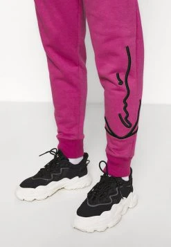 Karl Kani SIGNATURE - Jogginghose - Darkpink, Damen 7 Karl Kani SIGNATURE - Jogginghose - Darkpink, Damen -Outlet KARL KANI Store 6e3ace23ad654cce8bb72b3d5c63438d