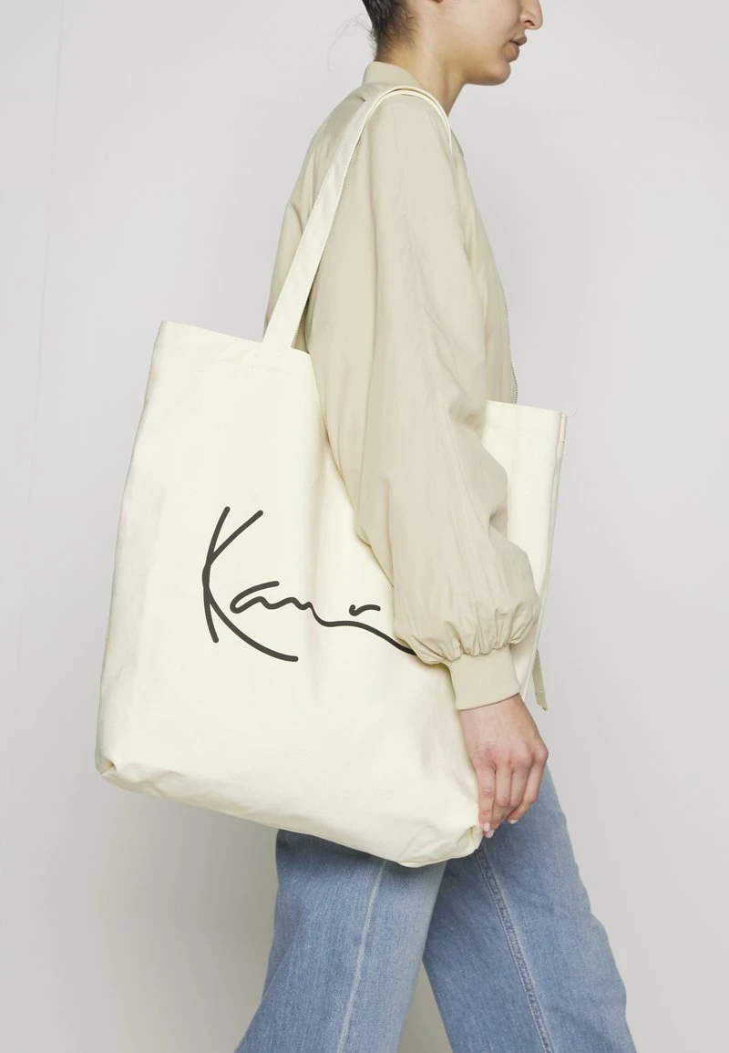 Karl Kani SIGNATURE SHOPPER - Shopping Bag - Cream, Unisex 2 Karl Kani SIGNATURE SHOPPER - Shopping Bag - Cream, Unisex