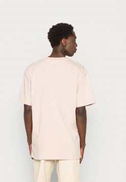 Karl Kani SIGNATURE TEE UNISEX - T-Shirt Basic - Taupe 9 Karl Kani SIGNATURE TEE UNISEX - T-Shirt Basic - Taupe -Outlet KARL KANI Store 71f24050f8b5489d8615718a4449939a