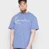 Karl Kani SIGNATURE LOGO PINSTRIPE TEE BLUE UNISEX - T-Shirt Print - Blue 2 Karl Kani SIGNATURE LOGO PINSTRIPE TEE BLUE UNISEX - T-Shirt Print - Blue -Outlet KARL KANI Store 73f6bb975a9b4fdd8e26a57578fcb2cc