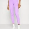 Karl Kani SIGNATURE - Leggings - Hosen - Purple, Damen 2 Karl Kani SIGNATURE - Leggings - Hosen - Purple, Damen -Outlet KARL KANI Store 74e80b0e590842f38013221c1feeef50
