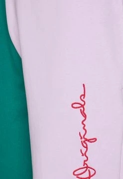 Karl Kani ORIGINALS BLOCK UNISEX - Shorts - Lilac 7 Karl Kani ORIGINALS BLOCK UNISEX - Shorts - Lilac -Outlet KARL KANI Store 752f652c41e64ec7bc11e42a683d1349