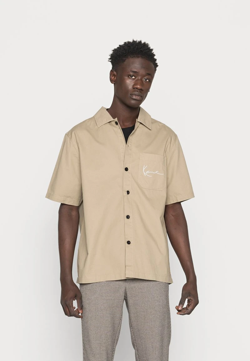 Karl Kani CHEST SIGNATURE SHORT SLEEVE - Hemd - Military Green, Herren 3 Karl Kani CHEST SIGNATURE SHORT SLEEVE - Hemd - Military Green, Herren