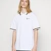 Karl Kani SMALL SIGNATURE TEE - Poloshirt - White, Herren 1 Karl Kani SMALL SIGNATURE TEE - Poloshirt - White, Herren -Outlet KARL KANI Store 7602d289c76349c49a306055d646269d