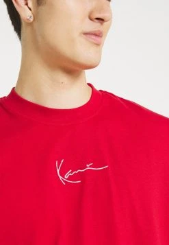 Karl Kani SMALL SIGNATURE TEE UNISEX - T-Shirt Basic - Red 6 Karl Kani SMALL SIGNATURE TEE UNISEX - T-Shirt Basic - Red -Outlet KARL KANI Store 760a116efa964f7594e64ac0fa4b9c06