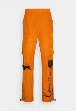 Karl Kani SIGNATURE CRINCLE PANTS UNISEX - Cargohose - Orange 7 Karl Kani SIGNATURE CRINCLE PANTS UNISEX - Cargohose - Orange -Outlet KARL KANI Store 791a6f47cda348a4a3a21b2b9e6231a1