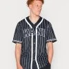 Karl Kani SERIF BASEBALL UNISEX - Strickjacke - Black -Outlet KARL KANI Store 7a879c16501747d4a5421b663cd4802e