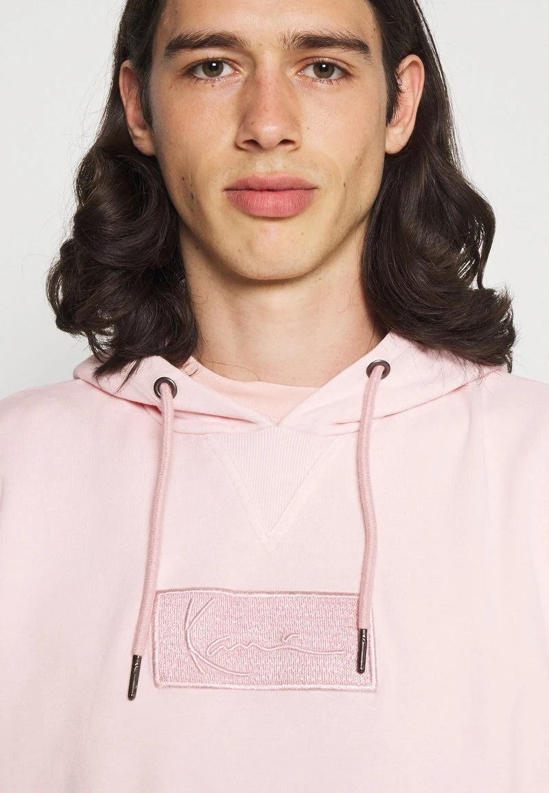 UNISEX SMALL SIGNATURE BOX WASHED HOODIE - Sweatshirt - rose Karl Kani UNISEX SMALL SIGNATURE BOX WASHED HOODIE - Sweatshirt - Rose -Outlet KARL KANI Store 7b6428ff92614377b02252cbac8ee1ab