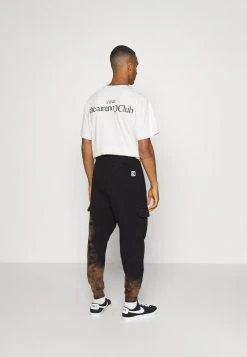 Karl Kani SMALL SIGNATURE BLEACHED UNISEX - Jogginghose - Black 4 Karl Kani SMALL SIGNATURE BLEACHED UNISEX - Jogginghose - Black -Outlet KARL KANI Store 7d207ac4a1b44269b923b51bd600541d