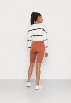 Karl Kani SIGNATURE CYCLING RUST - Shorts - Rust, Damen 4 Karl Kani SIGNATURE CYCLING RUST - Shorts - Rust, Damen -Outlet KARL KANI Store 7e32a8f30484417eab3e624eeeef7db4
