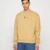 Karl Kani SMALL SIGNATURE CREW UNISEX - Sweatshirt - Sand 2 Karl Kani SMALL SIGNATURE CREW UNISEX - Sweatshirt - Sand -Outlet KARL KANI Store 7e7e1143b7994307a68e1add8849d1a2