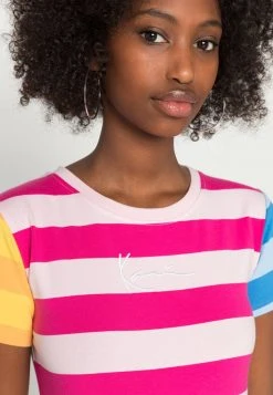 Karl Kani SMALL SIGNATURE TIGHT TEE - T-Shirt Print - Pink, Damen 6 Karl Kani SMALL SIGNATURE TIGHT TEE - T-Shirt Print - Pink, Damen -Outlet KARL KANI Store 7f2892935fd84c1cbbefa4775defe871