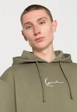 Karl Kani SMALL SIGNATURE ESSENTIAL HOODIE UNISEX - Sweatshirt - Military Green 6 Karl Kani SMALL SIGNATURE ESSENTIAL HOODIE UNISEX - Sweatshirt - Military Green -Outlet KARL KANI Store 80a349c7e52146758684dd553a6aabf4