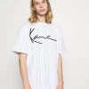 Karl Kani UNISEX SIGNATURE LOGO TEE - T-Shirt Print - White 1 Karl Kani UNISEX SIGNATURE LOGO TEE - T-Shirt Print - White -Outlet KARL KANI Store 8212199ad5af480688024c56a48f5bdc