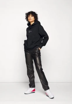 Karl Kani SMALL SIGNATURE ESSENTIAL LOOSE FIT HOODIE BLACK - Sweatshirt - Black, Damen -Outlet KARL KANI Store 8375bb13926c49748039d43879aa136b