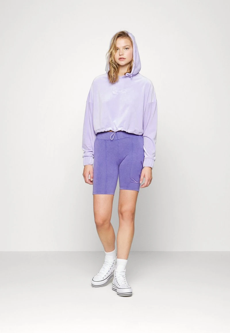 SMALL SIGNATURE CROP HOODIE - Kapuzenpullover - lila Karl Kani SMALL SIGNATURE CROP HOODIE - Kapuzenpullover - Lila, Damen -Outlet KARL KANI Store 844f9e8497f84bd0b29fad8608a74c67