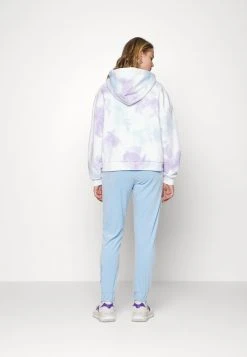 Karl Kani SIGNATURE TIE DYE HOODIE - Sweatshirt - White/lilac/light Blue, Damen 4 Karl Kani SIGNATURE TIE DYE HOODIE - Sweatshirt - White/lilac/light Blue, Damen -Outlet KARL KANI Store 8598a29a297543f69b93e3d8b3fb2fde